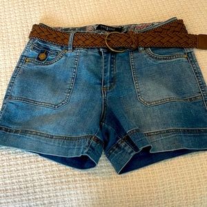 Denim shorts with belt